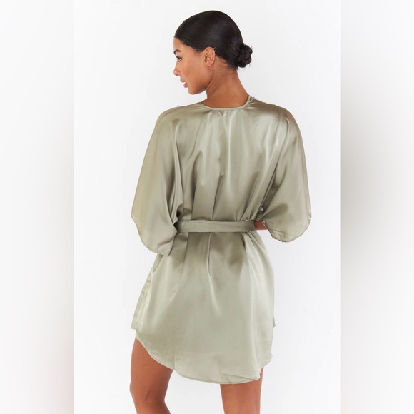 NWOT Show Me Your Mumu First Look Lux Satin Robe - Picture 2 of 7